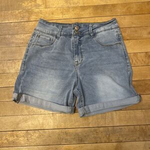 Curve Appeal Jean Shorts Women’s Size 8/29 Light Wash Stretch High Rise